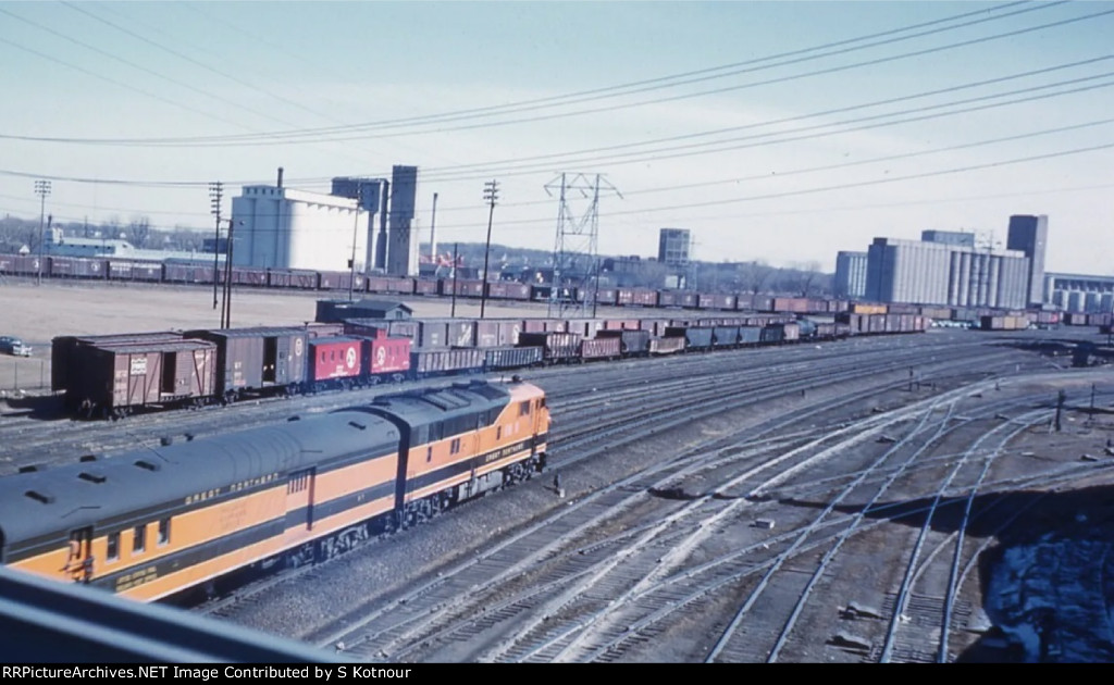 Great Northern Mpls MN yard UofM Dinkytown - Gopher passenger